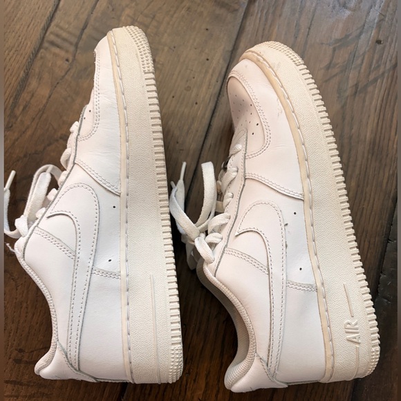 Nike Kids Air Force 1 White Sneakers size 6y used great condition - Picture 2 of 10